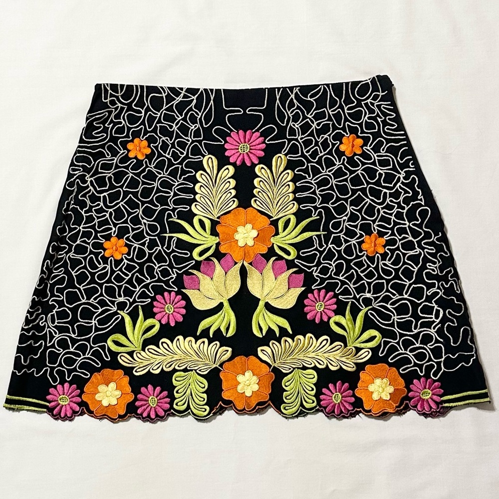 PSNY By Saman Petite Embroid Skirt, Fully Lined, Side-Zip, Black Multicolor- 12P